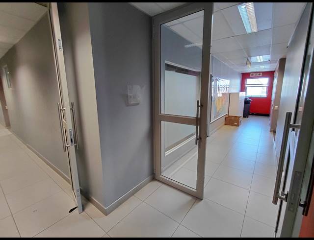 2,002M² OFFICE TO LET IN WATERFALL